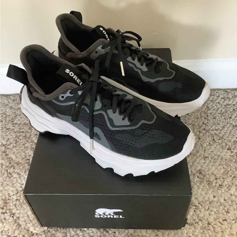 Sorel Kinetic Black & White Sneakers-Sz 7 - Picture 9 of 11